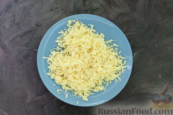 Картофельная запеканка с фаршем, помидорами, сыром и сливочным соусом