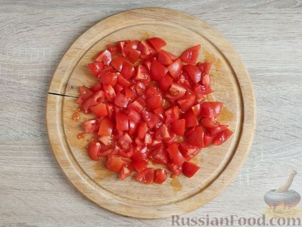 Мясные фрикадельки в томатном соусе, запечённые с моцареллой