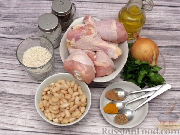 Куриные голени с рисом и консервированной фасолью (на сковороде)