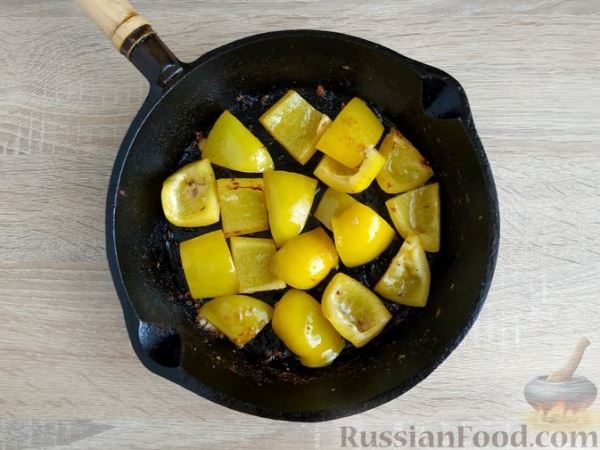 Салат из жареных помидоров и болгарского перца